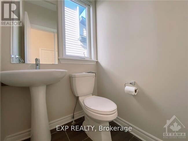 Building Photo - 132 Cambie Rd