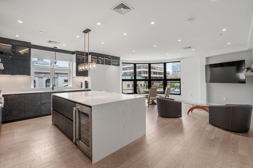 Primary Photo - 69 Walnut St