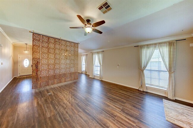 Foto del edificio - 402 Live Oak Ln