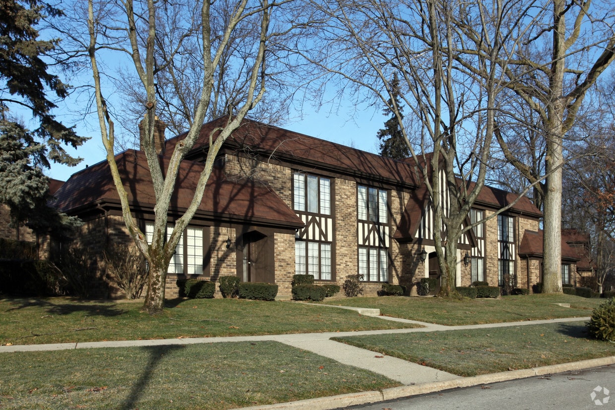 Building Photo - 4055 Stonehenge Dr