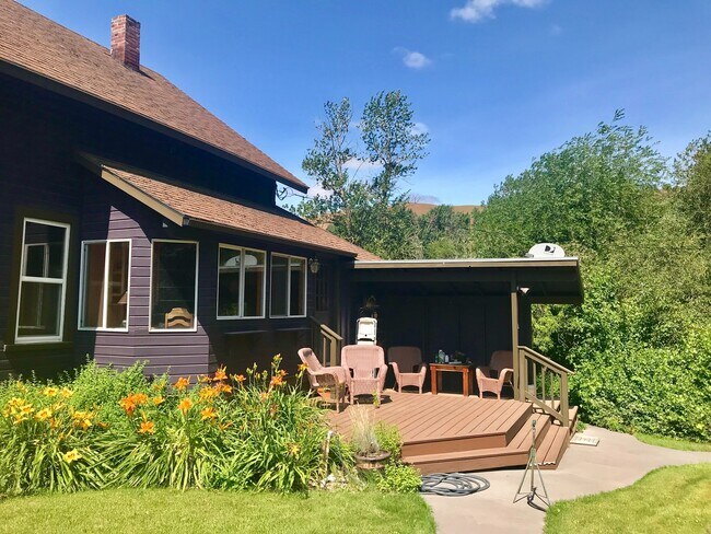 Foto del edificio - Beautiful Country Home!