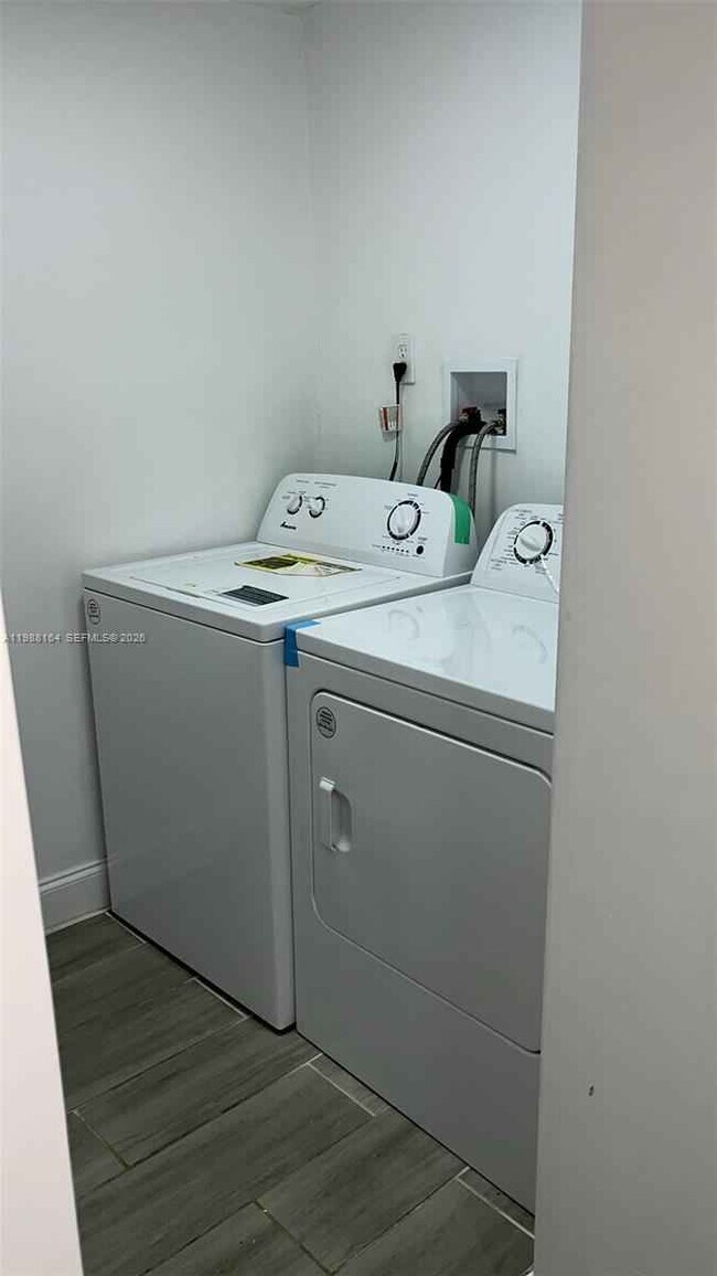 Foto del edificio - 2540 NW 141st St