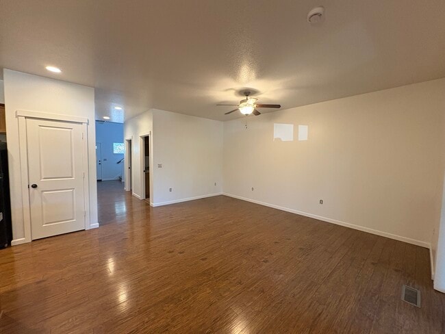 living room - 2066 NW Yohn Ranch Drive
