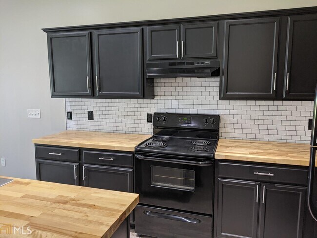 Building Photo - 8 Brown Thrasher Ct