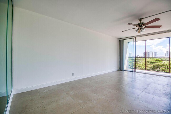 Building Photo - 20400 W Country Club Dr