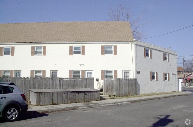 Building Photo - 45 Center St