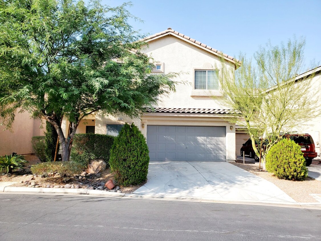 Foto principal - SOUTHERN HIGHLANDS! 3BD/2.5BA FURNISHED!