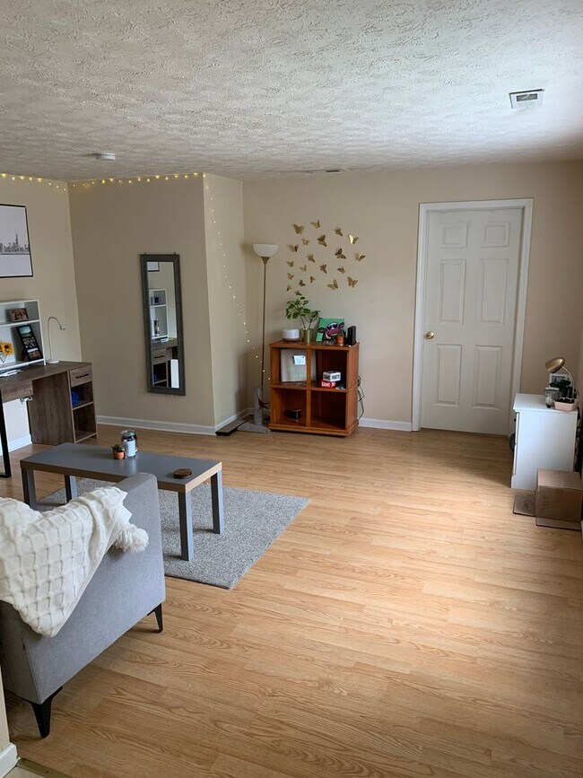 Foto del edificio - 203 E 10th St