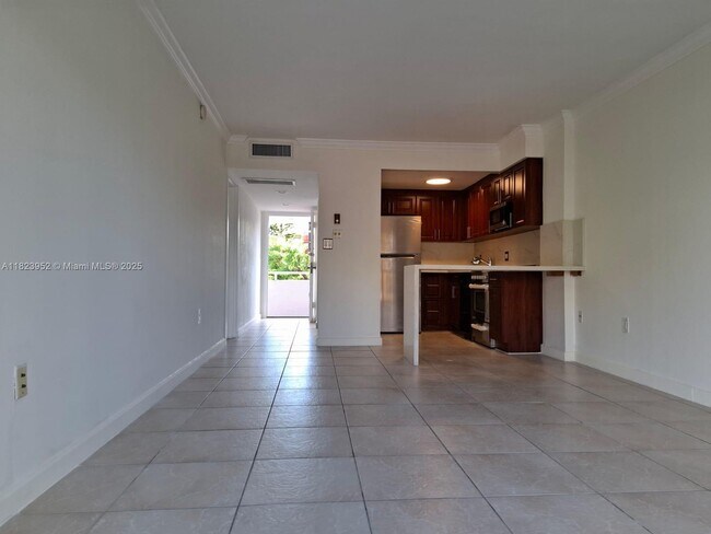 Foto del edificio - 1650 NE 115th St