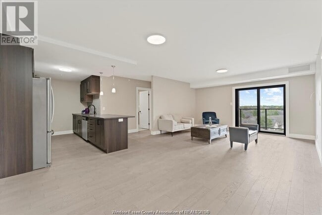 Photo du bâtiment - 2550 Sandwich W Pkwy