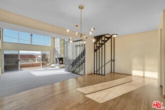 Building Photo - 364 Pershing Dr