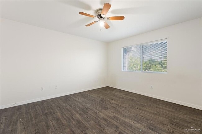 Building Photo - 901 Galveston Ave W