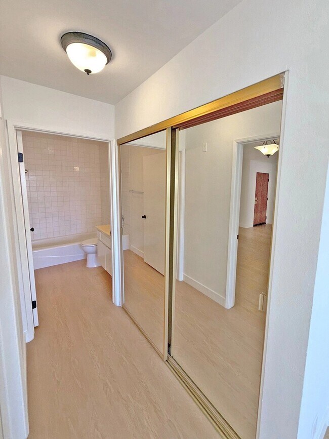 Foto del edificio - 1321 N Vista St