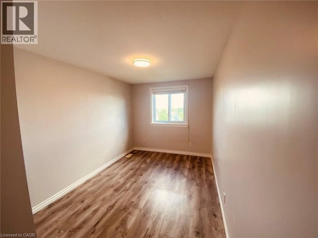 Building Photo - 668A BUTTERNUT Avenue Unit# Main