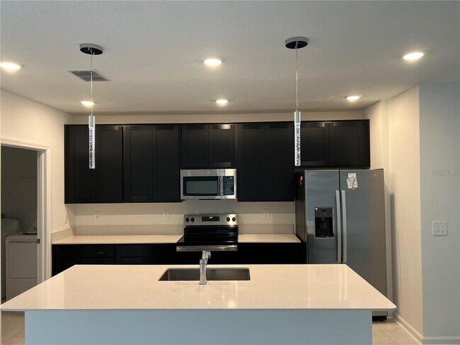 Building Photo - 1708 White Water Ct