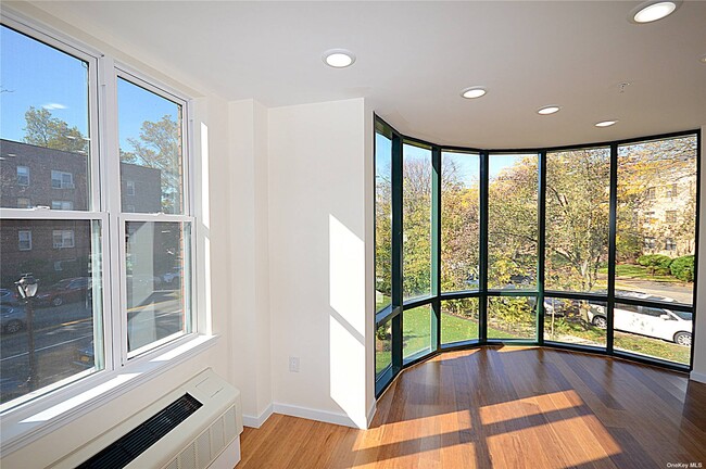 Building Photo - 55 S Middle Neck Rd