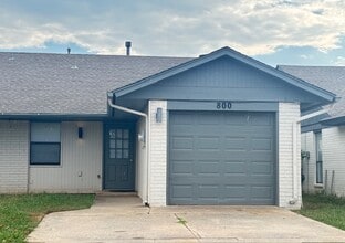 Building Photo - 800 Swan Lake Rd