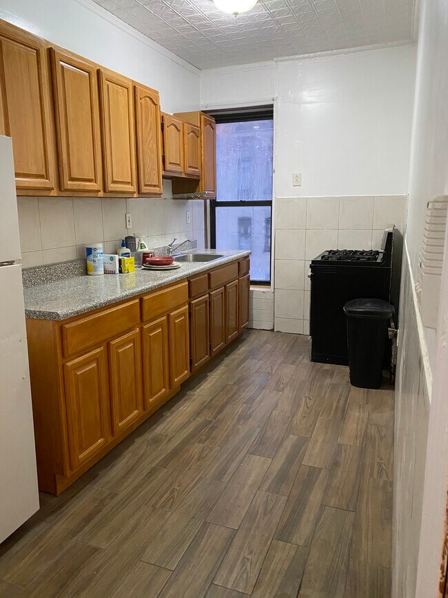 Building Photo - 539 51st St