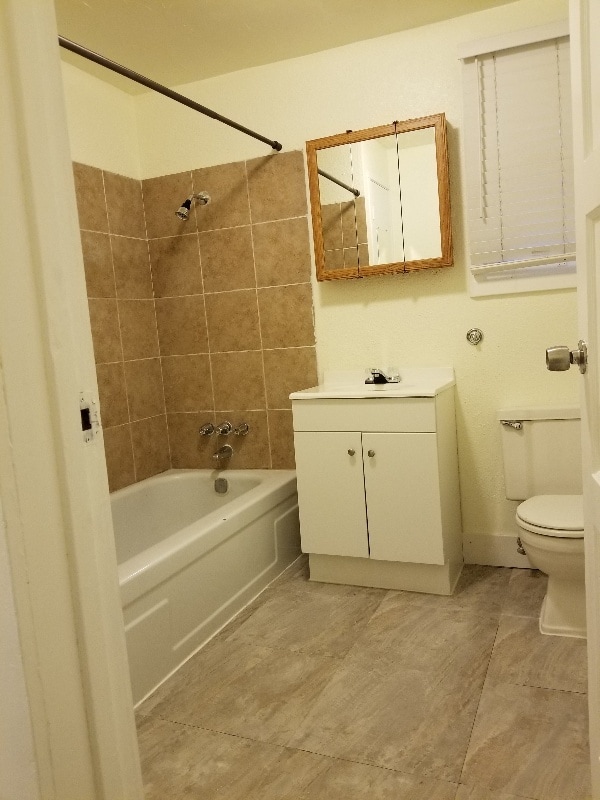 Building Photo - 2120 Q St