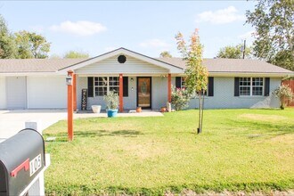 Building Photo - 105 N 1st St