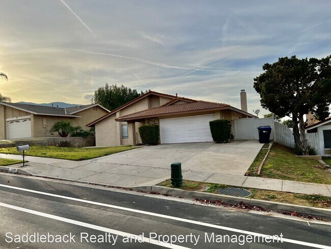 Foto del edificio - 4 br, 2 bath House - 2076 W. Ontario Ave