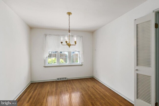 Foto del edificio - 139 E 3rd St