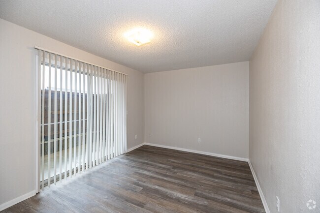 1 habitación, 1 baño - 650 pies cuadrados - Dormitorio - Sunwood Apartments