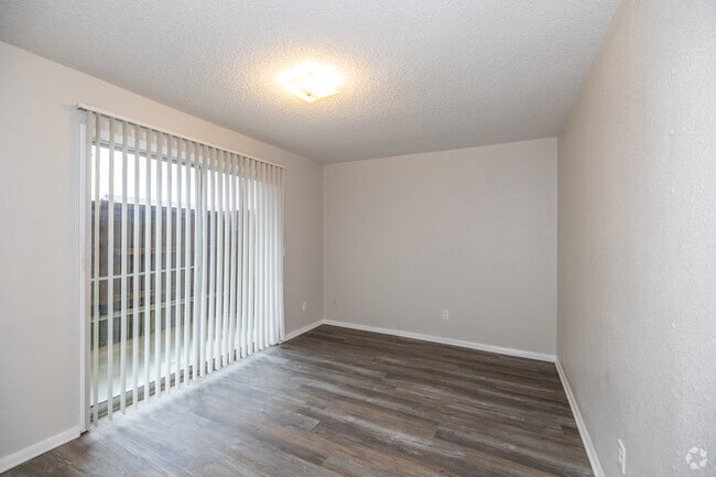 1BR, 1BA - 650SF - Bedroom - Sunwood Apartments