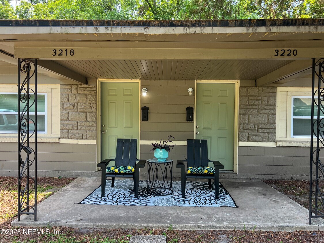 Foto principal - 3220 Myra St