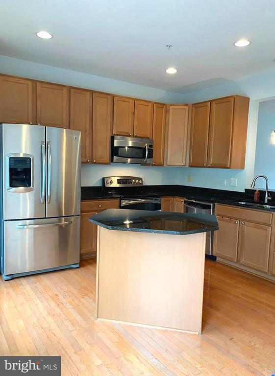 Building Photo - 4909 Yarmouth Ct