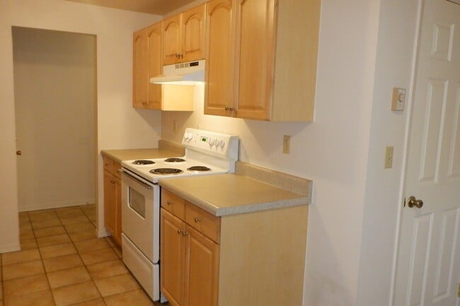 Building Photo - Conveniently Located 2 Bed/1 Bath Unit on ...