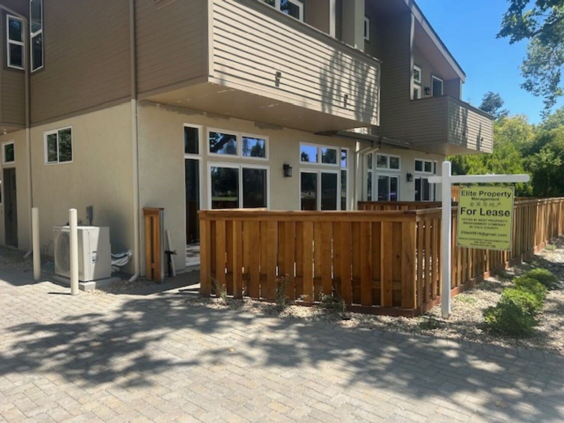 Foto principal - BRAND NEW! 3 bed 2.5 bath Right Next to UCD