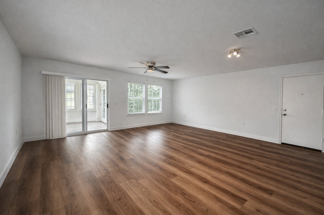 Foto del edificio - 4 Bed 2.5 Bath NEW MANAGEMENT!!!