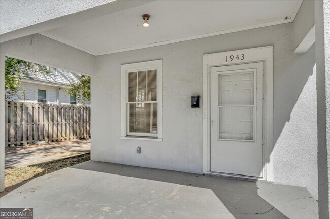 Foto del edificio - 1943 Heckle St