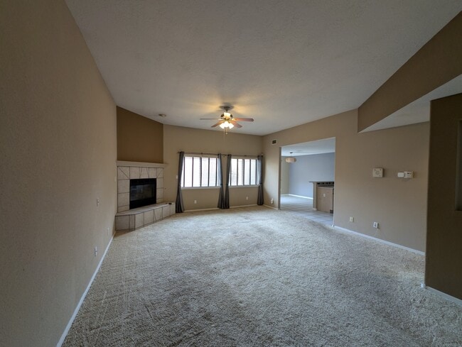 Foto del edificio - 542 Pinon Creek Rd SE