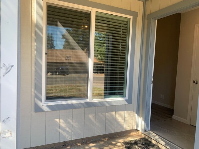 Building Photo - 9682002/60