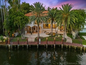 Building Photo - 639 Middle River Dr