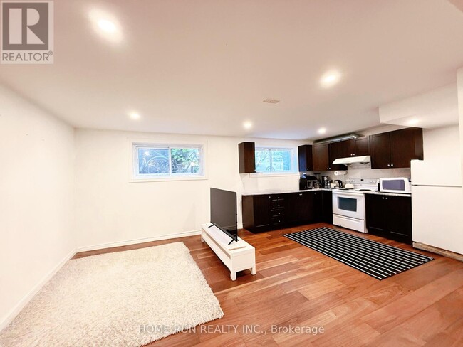 Photo du bâtiment - 90 MacFarlane Rd