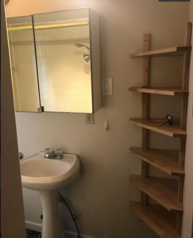 Building Photo - 5540 Avondale Pl