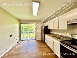 Building Photo - 305 Woodcreek Rd