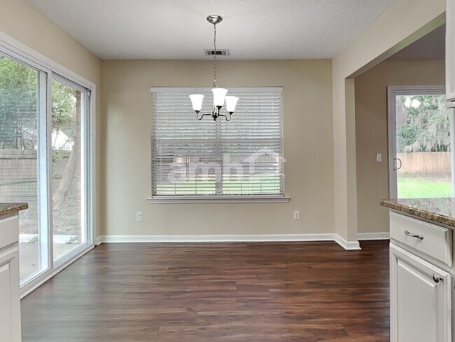 Building Photo - 102 Kathryns Ct