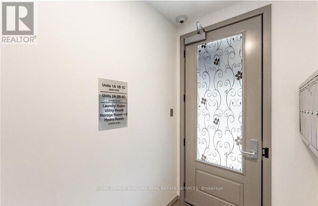 Building Photo - 36 Grant Ave