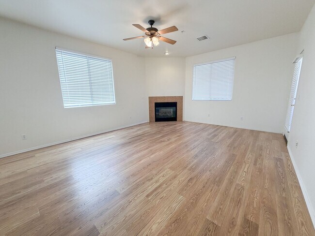 Building Photo - 1715 Pinon Dr