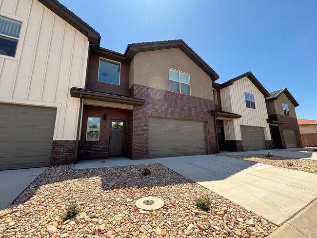 Foto del edificio - BRAND NEW TOWNHOME FOR RENT!