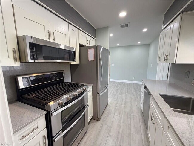 Foto del edificio - 348 Crestwood Ave