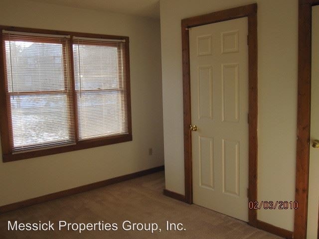 Building Photo - 1449 King Charles Dr