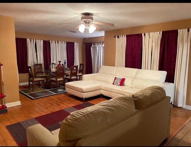 Foto del edificio - 381 NW 45th St