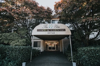 Building Photo - Town and Country