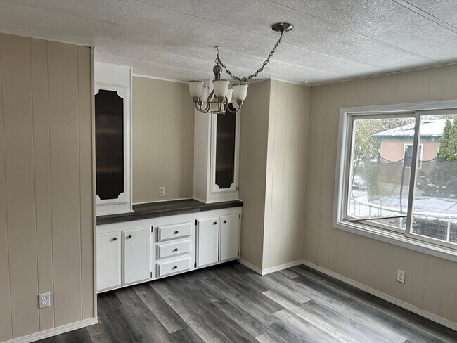 Foto del edificio - THREE BEDROOM TWO BATH OFF WESTSIDE HIGHWAY