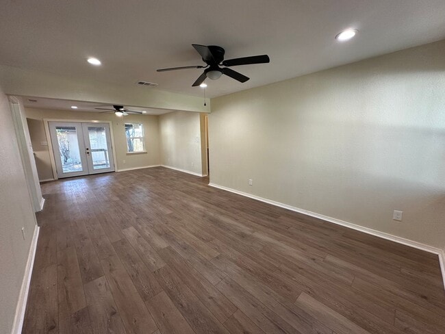 Building Photo - 700 Bradford St